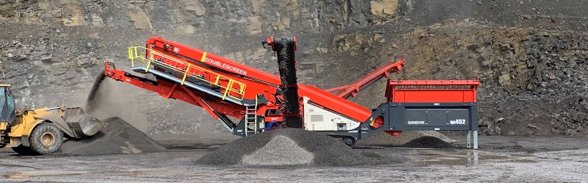 Sandvik a lansat o stație de sortare mobilă pe șenile hibridă – QA452e